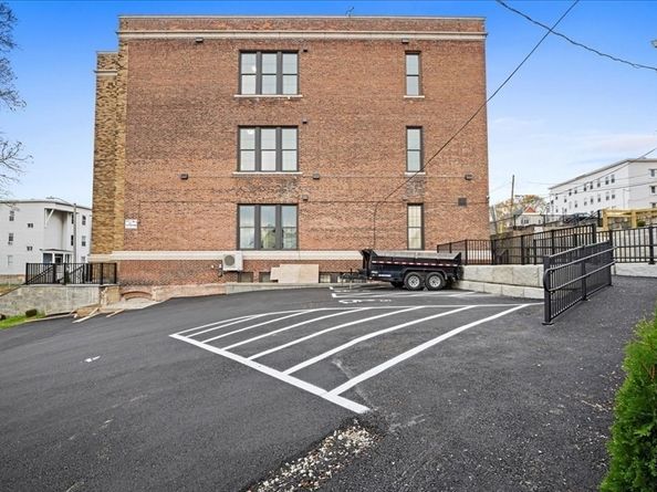 22 Waverly St, Worcester MA 01604