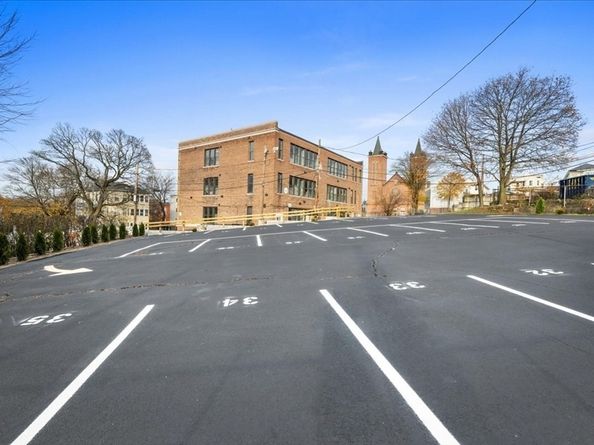 22 Waverly St, Worcester MA 01604