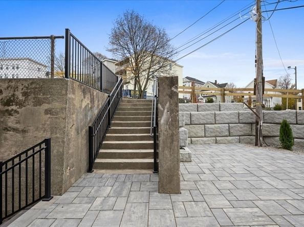 22 Waverly St, Worcester MA 01604