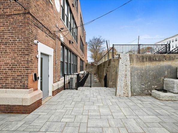 22 Waverly St, Worcester MA 01604