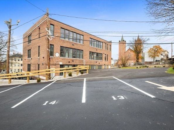 22 Waverly St, Worcester MA 01604