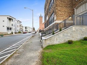 22 Waverly St, Worcester MA 01604