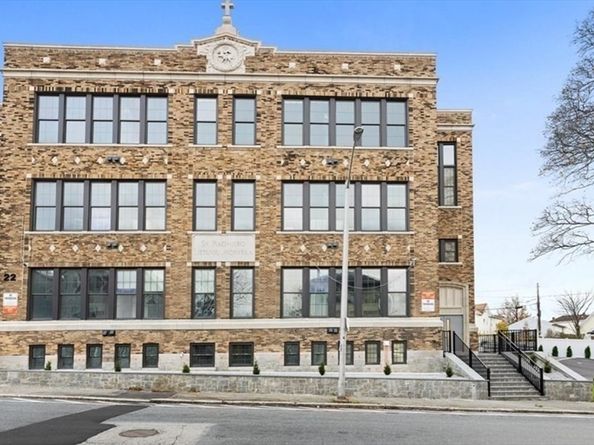 22 Waverly St, Worcester MA 01604