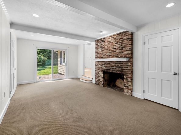 15 Woodridge Rd, Dover MA 02030