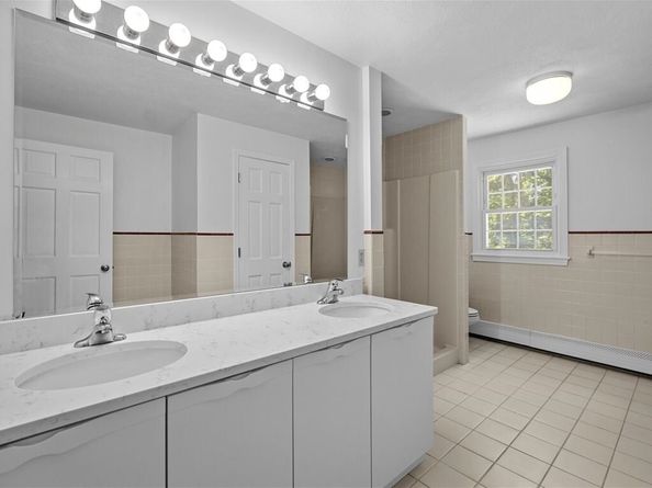 15 Woodridge Rd, Dover MA 02030