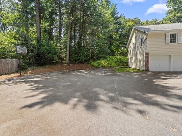 15 Woodridge Rd, Dover MA 02030