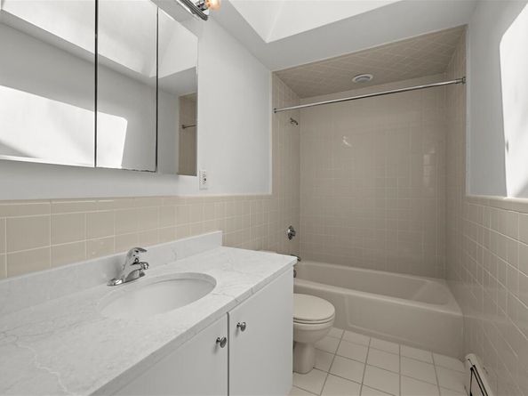 15 Woodridge Rd, Dover MA 02030