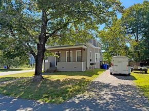 83 Summit St, Rockland MA 02370
