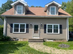 55 Upton St, Grafton MA 01519