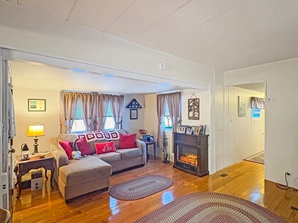 9 King Dr, Wareham MA 02576