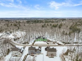 90 Windstone Dr, Northbridge MA 01534
