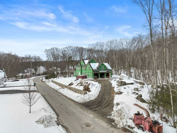 90 Windstone Dr, Northbridge MA 01534