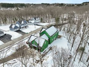 90 Windstone Dr, Northbridge MA 01534