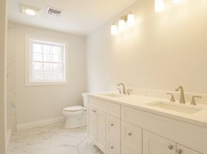 90 Windstone Dr, Northbridge MA 01534