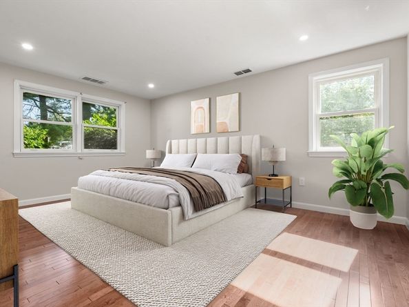 1216 Vfw Pkwy 40, Boston MA 02132