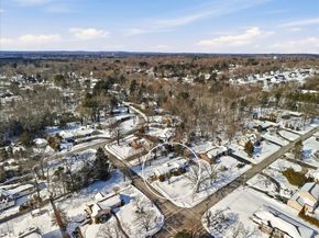 130 Braemoor Rd, Brockton MA 02301