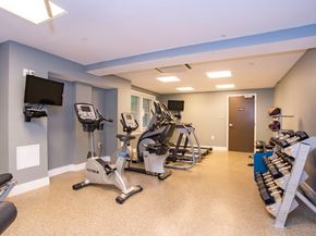 321 Hammond Pond Parkway 103, Brookline MA 02467