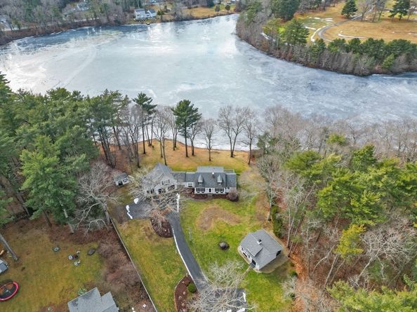 8 Shockley Drive, Lakeville MA 02347