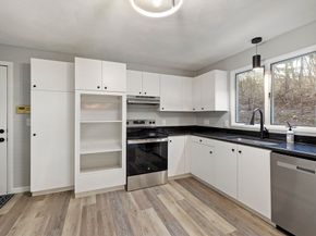 28 Long Hill Rd, Brookfield MA 01506