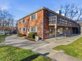 78 Edgelawn Avenue 8, North Andover MA 01845