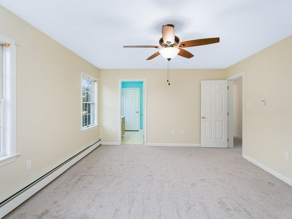 306 Rumonoski Dr, Northbridge MA 01534