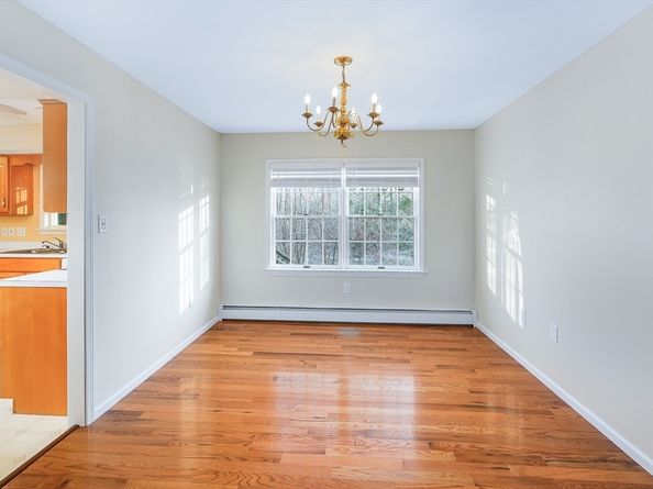 306 Rumonoski Dr, Northbridge MA 01534