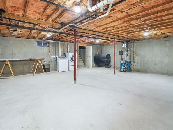 306 Rumonoski Dr, Northbridge MA 01534