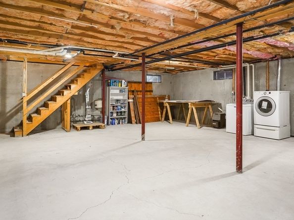 306 Rumonoski Dr, Northbridge MA 01534