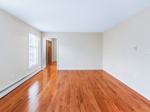 306 Rumonoski Dr, Northbridge MA 01534