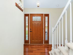 306 Rumonoski Dr, Northbridge MA 01534