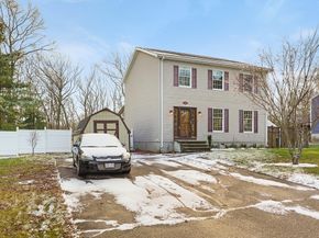 306 Rumonoski Dr, Northbridge MA 01534
