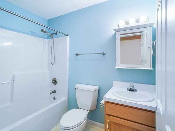 306 Rumonoski Dr, Northbridge MA 01534