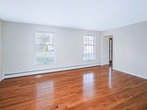 306 Rumonoski Dr, Northbridge MA 01534