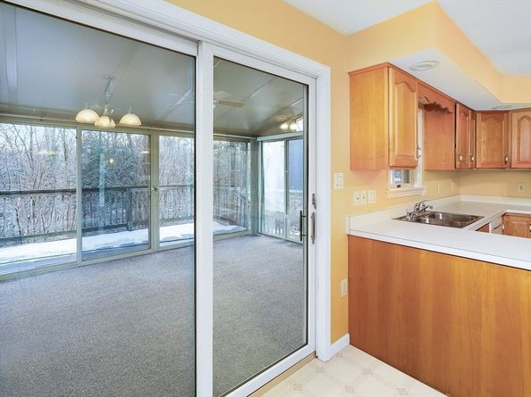 306 Rumonoski Dr, Northbridge MA 01534