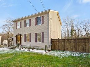 306 Rumonoski Dr, Northbridge MA 01534