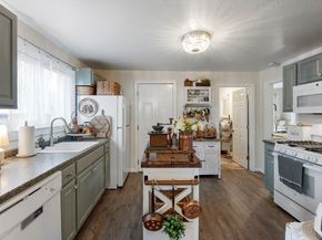 8 Peck Ave, Plymouth MA 02360