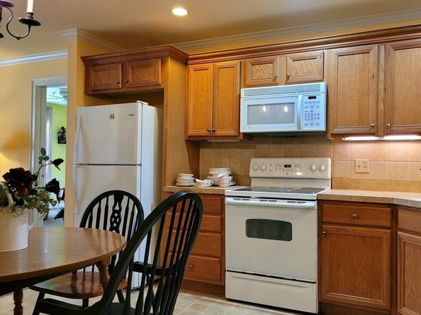 7 Crescent Way 105, Sturbridge MA 01518