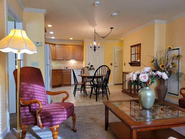 7 Crescent Way 105, Sturbridge MA 01518