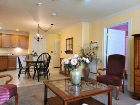 7 Crescent Way 105, Sturbridge MA 01518