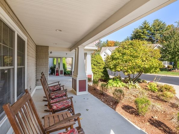 7 Crescent Way 105, Sturbridge MA 01518