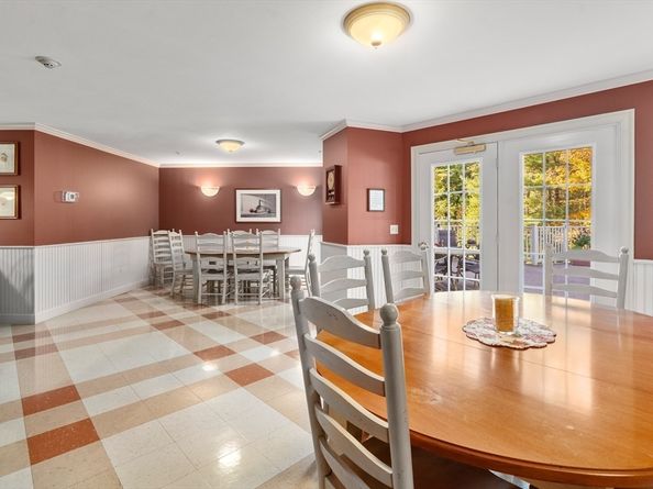 7 Crescent Way 105, Sturbridge MA 01518