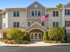 7 Crescent Way 105, Sturbridge MA 01518