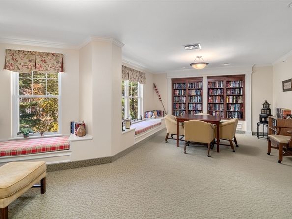 7 Crescent Way 105, Sturbridge MA 01518