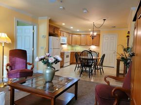 7 Crescent Way 105, Sturbridge MA 01518