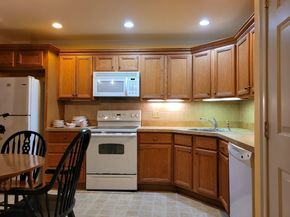 7 Crescent Way 105, Sturbridge MA 01518