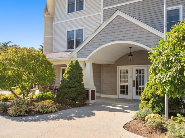 7 Crescent Way 105, Sturbridge MA 01518