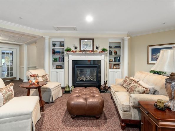 7 Crescent Way 105, Sturbridge MA 01518