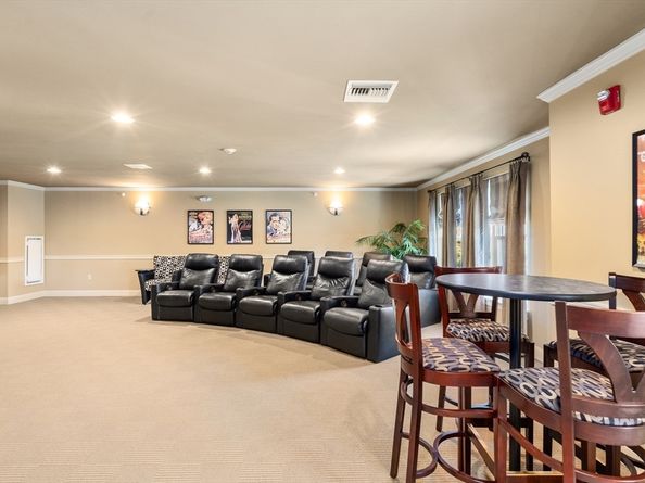 7 Crescent Way 105, Sturbridge MA 01518