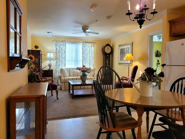 7 Crescent Way 105, Sturbridge MA 01518