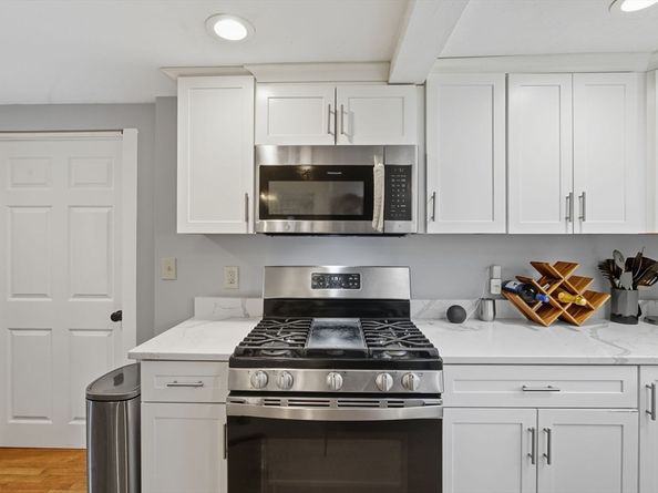 21 Gates Ave, Hudson MA 01749